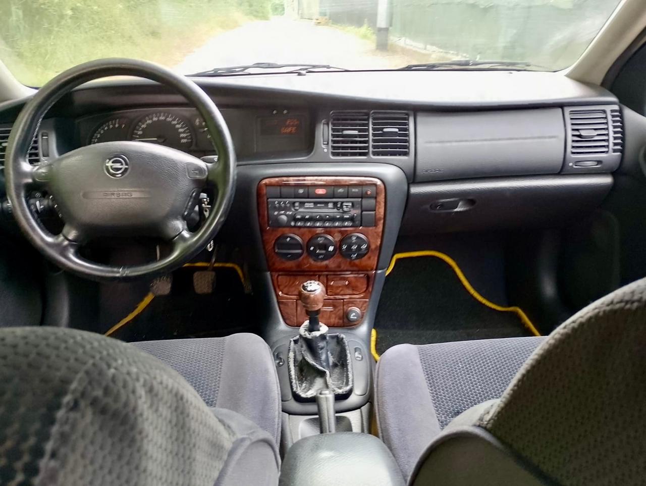 Opel Vectra 1.6i 16V cat 4 porte Edition 2000