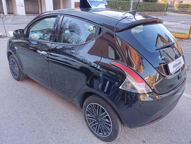 LANCIA Ypsilon 1.0 FireFly 5 porte S&S Hybrid Gold OK NEOPATENTAT