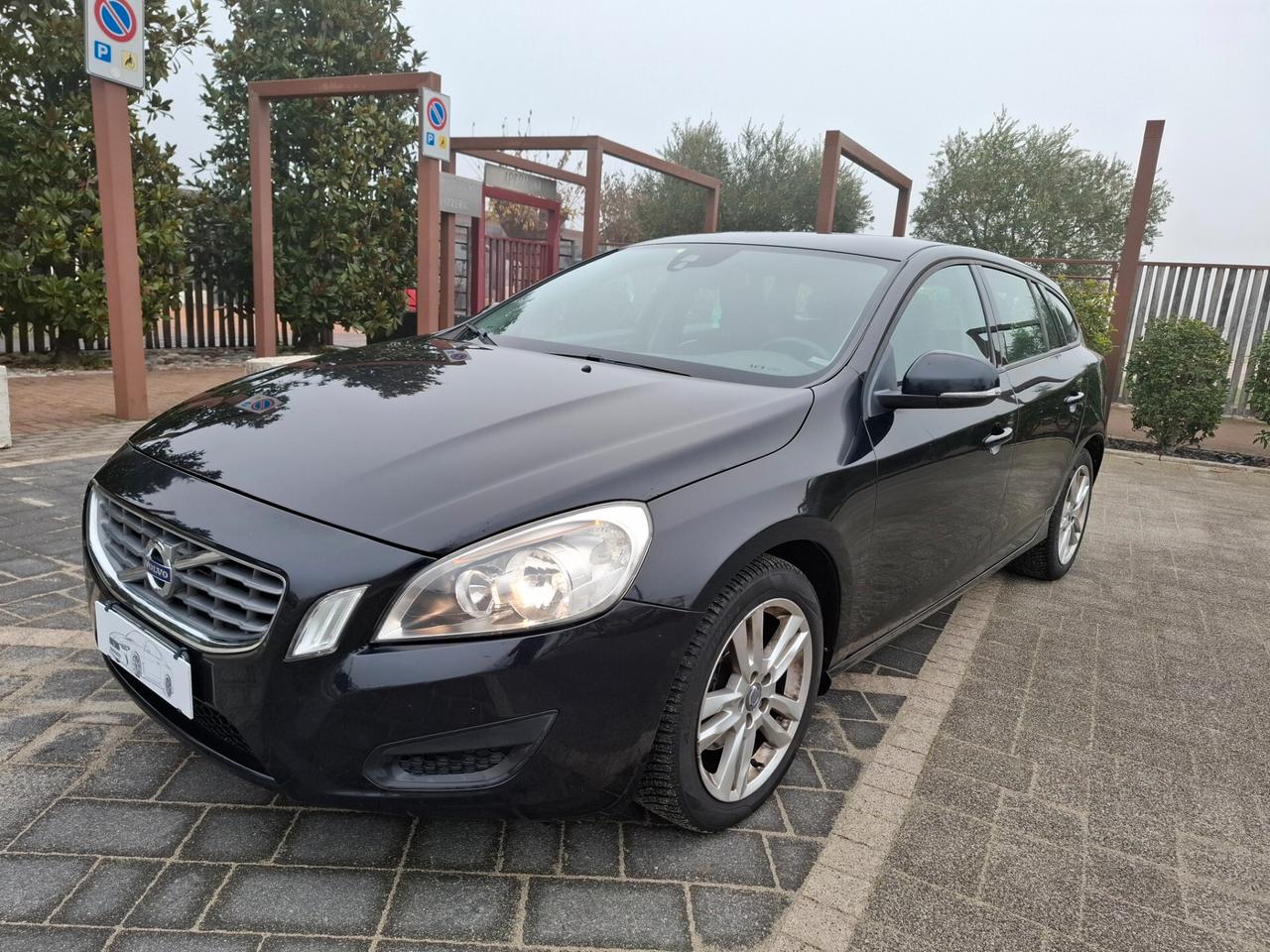 Volvo V60 D2 1.6 D 115cv 6 Marce ok Neopatentati