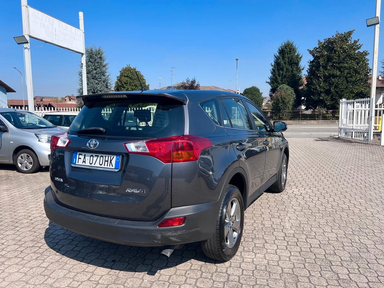 Toyota RAV 4 RAV4 2.0 D-4D 2WD Style White Ed.