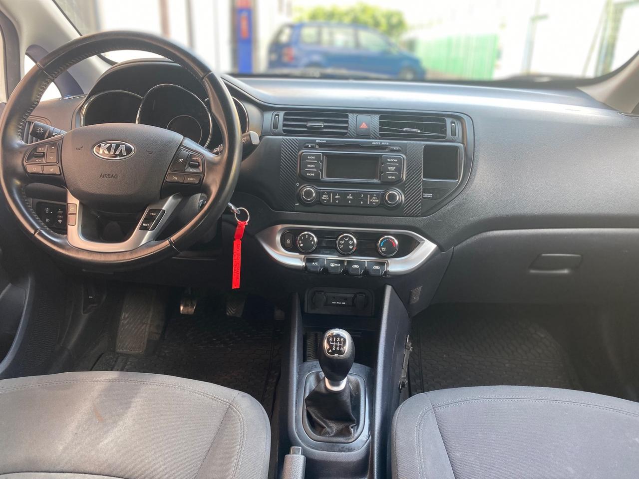 Kia Rio 1.1 CRDi 5p. Cool neopatentati