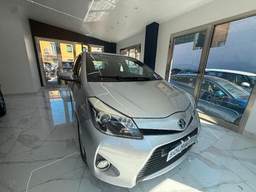 Toyota Yaris TOYOTA YARIS 1.5h Lounge 5p HYBRID