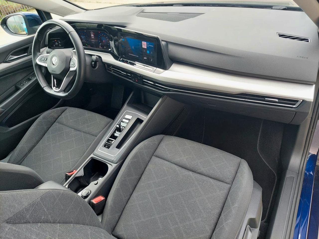 VOLKSWAGEN Golf 1.0 eTSI EVO DSG Life - 2023