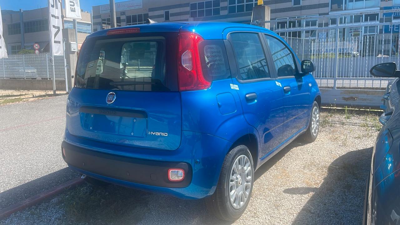 Fiat Panda cc. 1.000 Benzina-Elettrica (Ibrida) 70 CV. 5 Porte 5 Posti Euro 6ETEMP Temp KM. 0 Utilizzabile anche per i Neopatentati.