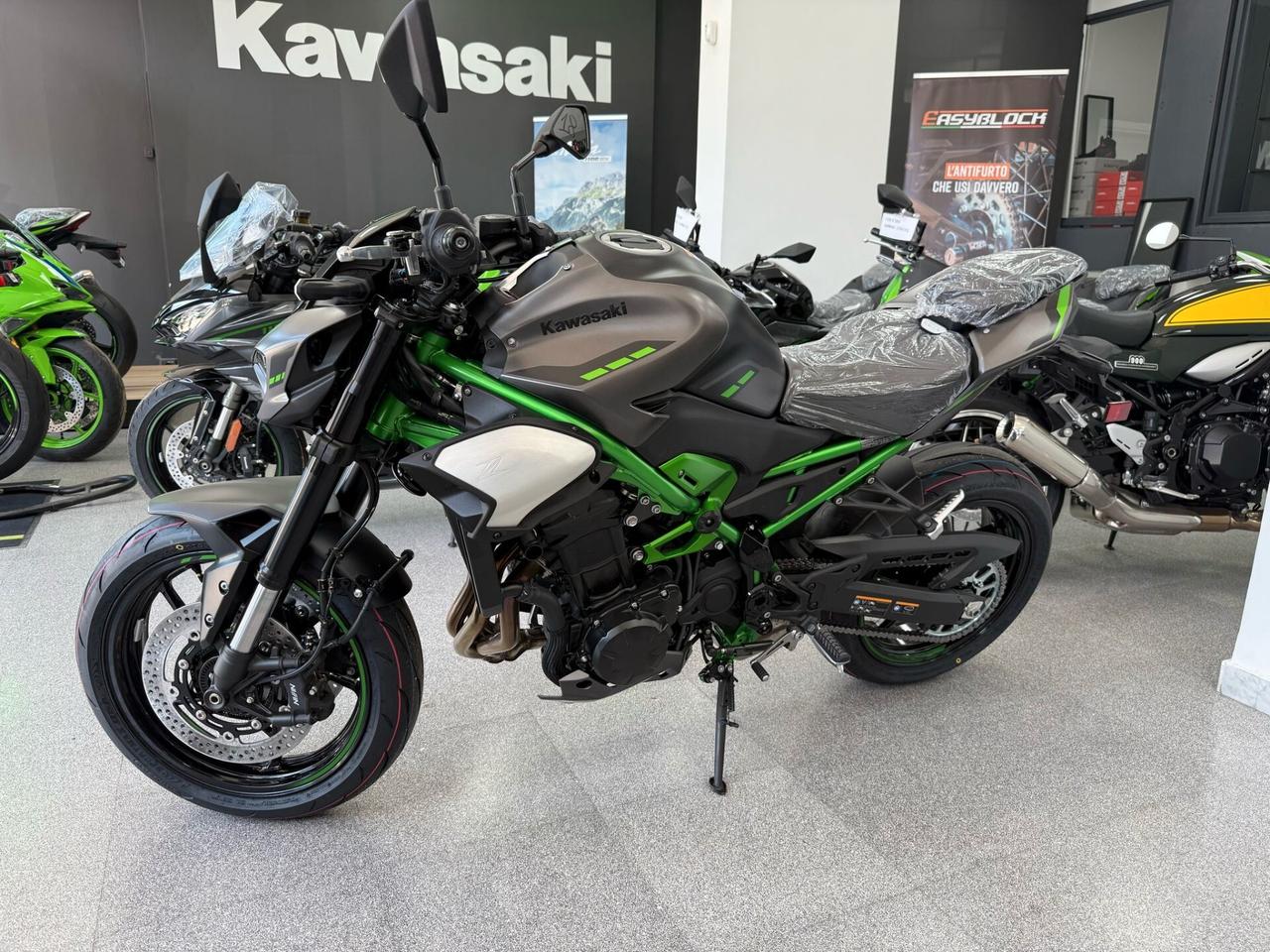 KAWASAKI NAKED Z900