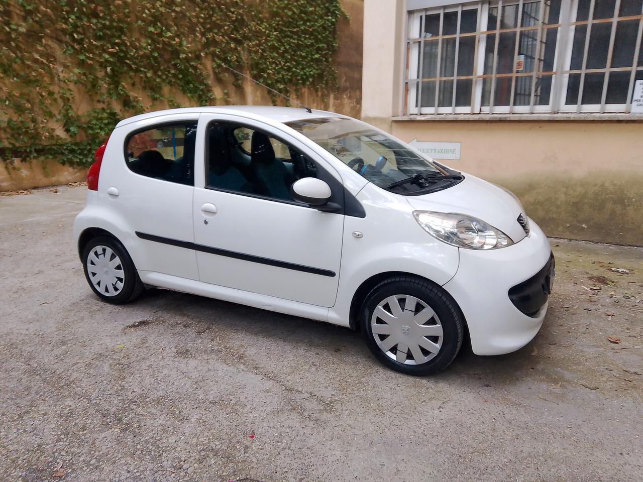 Peugeot 107 1.0 68CV 5p. Sweet Years