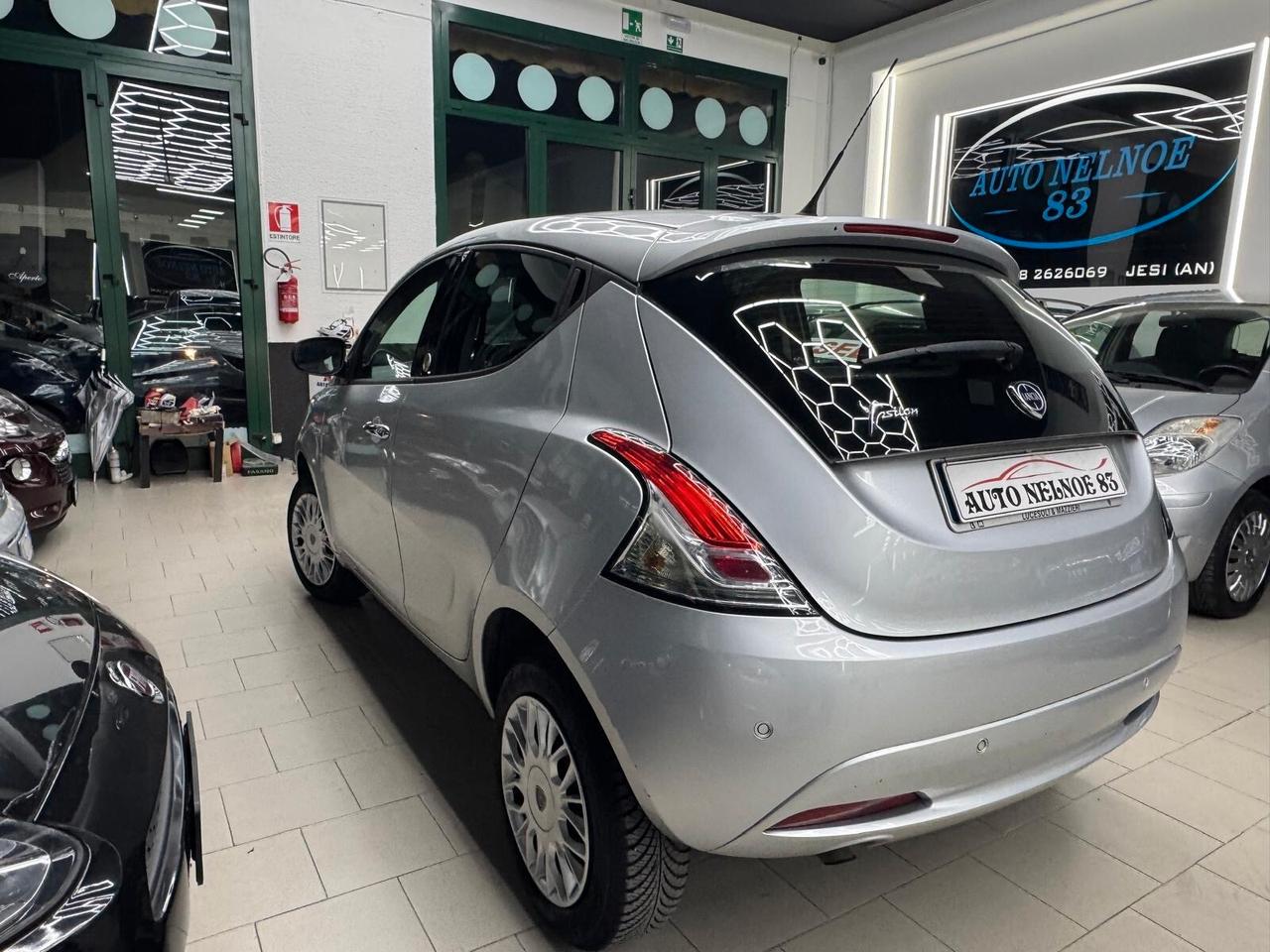 Lancia Ypsilon 0.9 TwinAir 85 CV 5 porte Metano Ecochic Platinum
