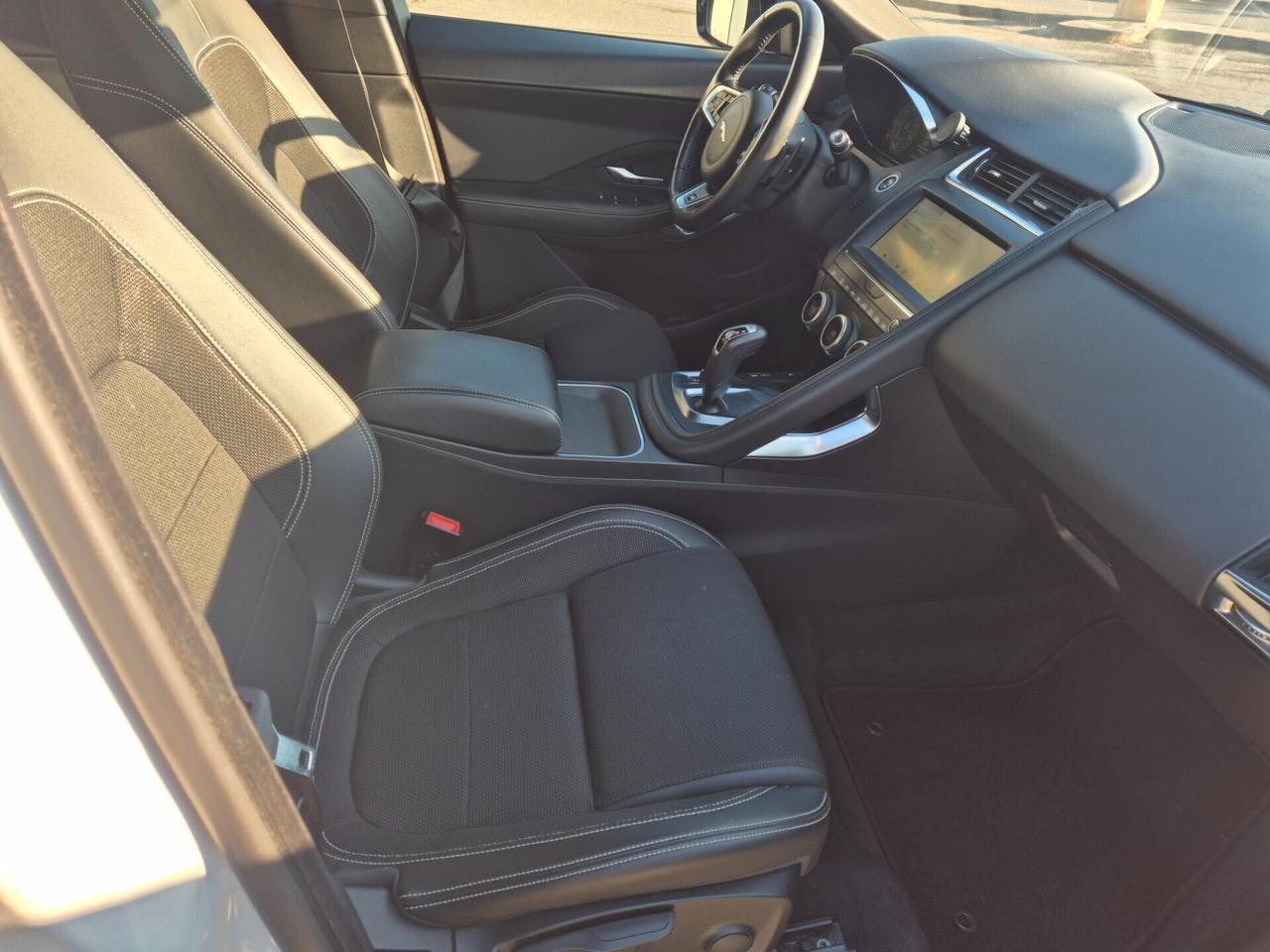 Jaguar E-Pace 2.0D 180 CV AWD R-Dynamic 52000 Km Motore