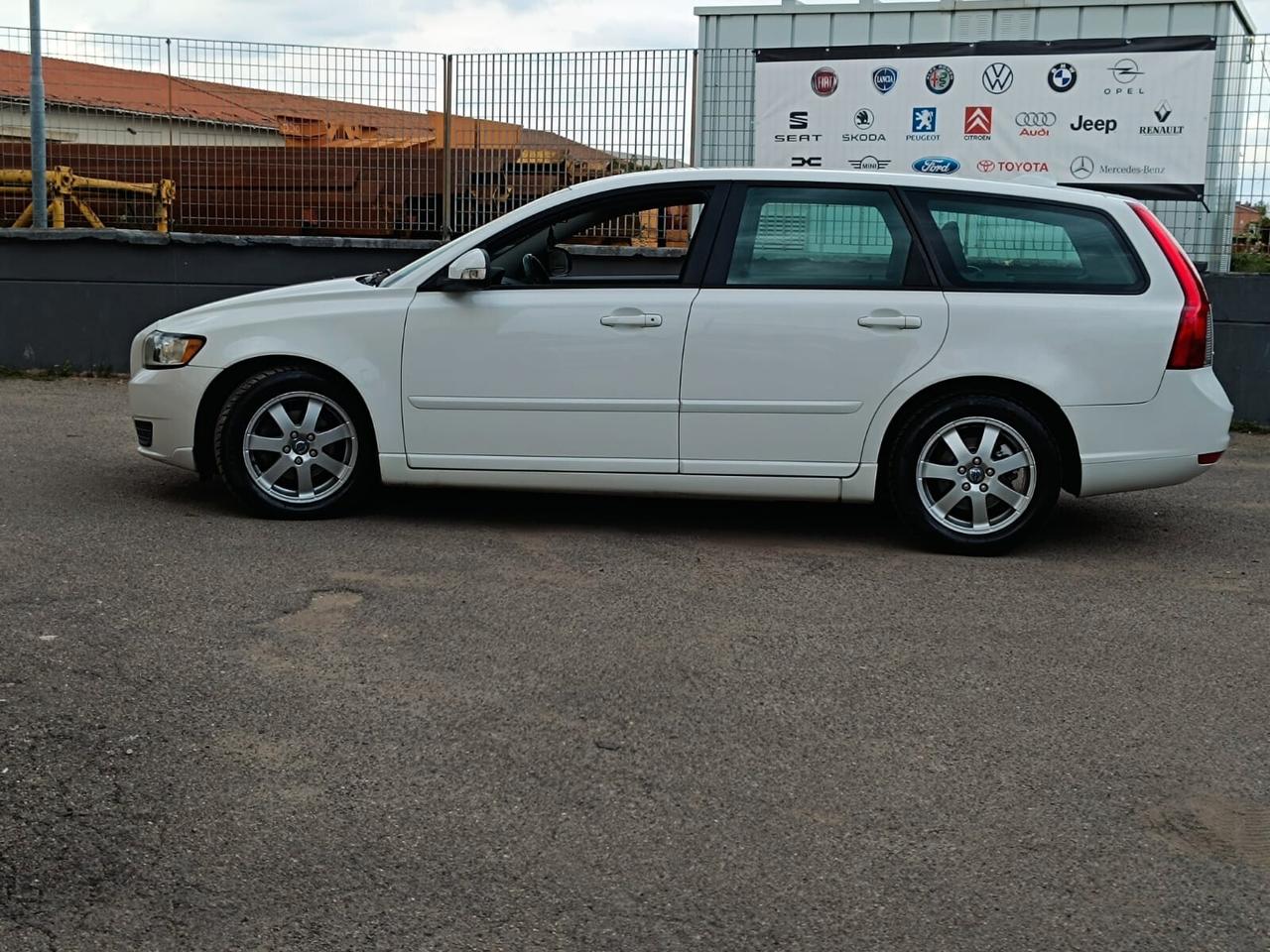 Volvo V50 D2 R-design