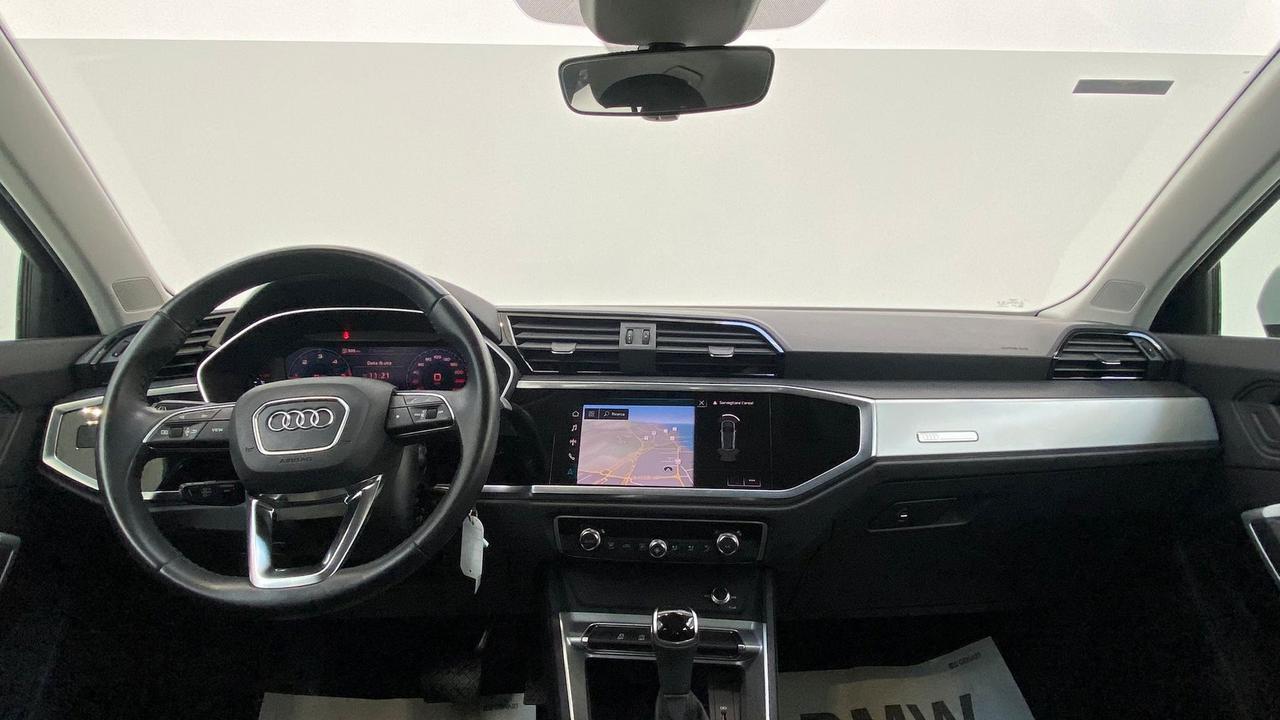 AUDI Q3 35 2.0 tdi Business s-tronic