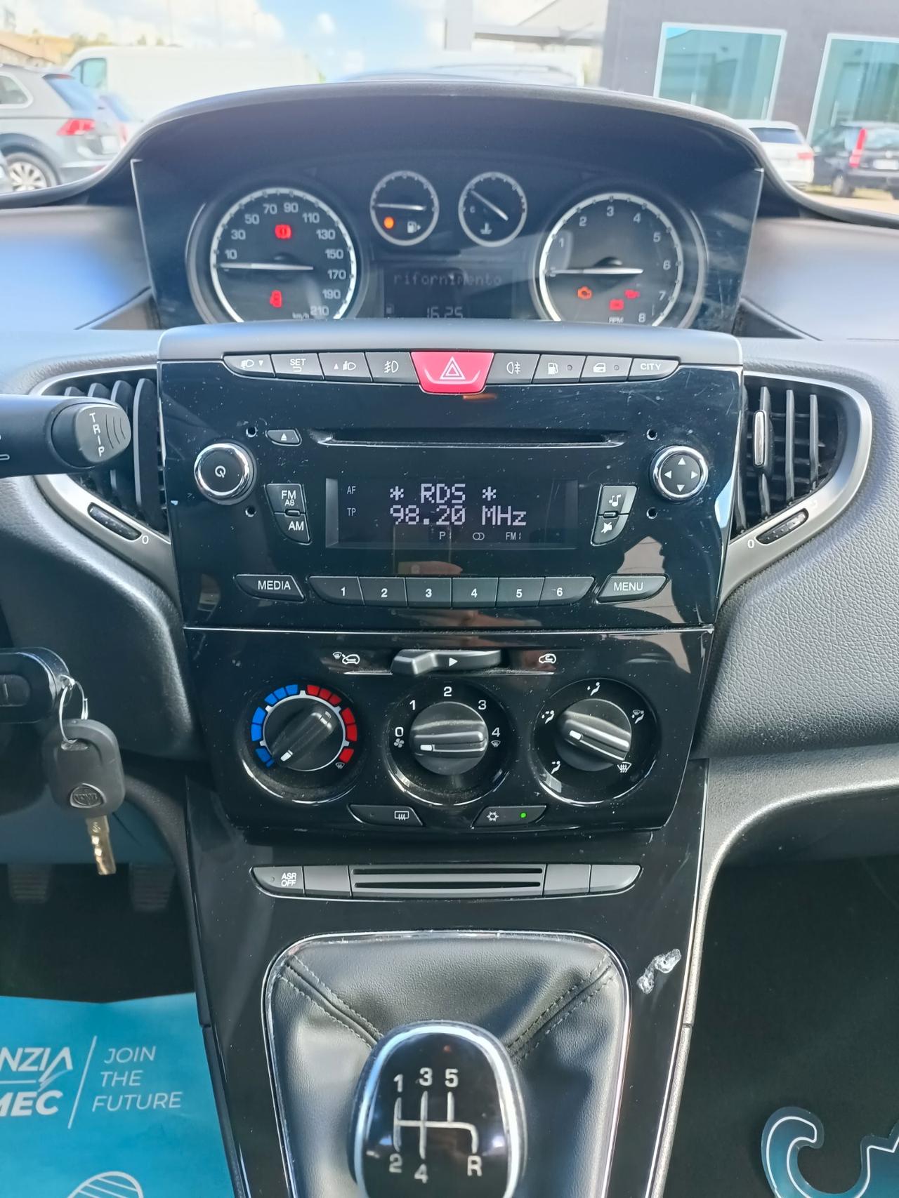 Lancia Ypsilon 1.2 69 CV 5 porte GPL Ecochic Silver