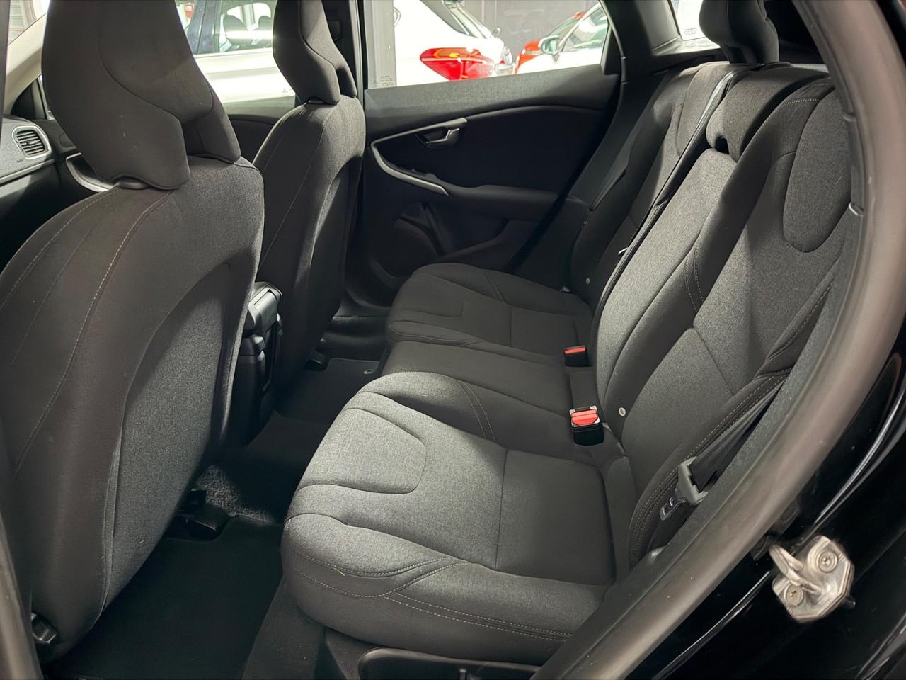 VOLVO V40 2.0 D2 (120) Cross Country Kinetic 2017