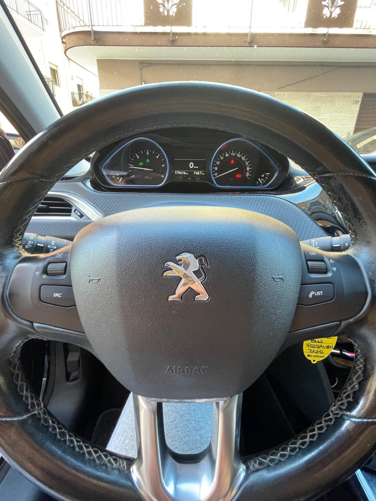 Peugeot 2008 BlueHDi 100 Allure