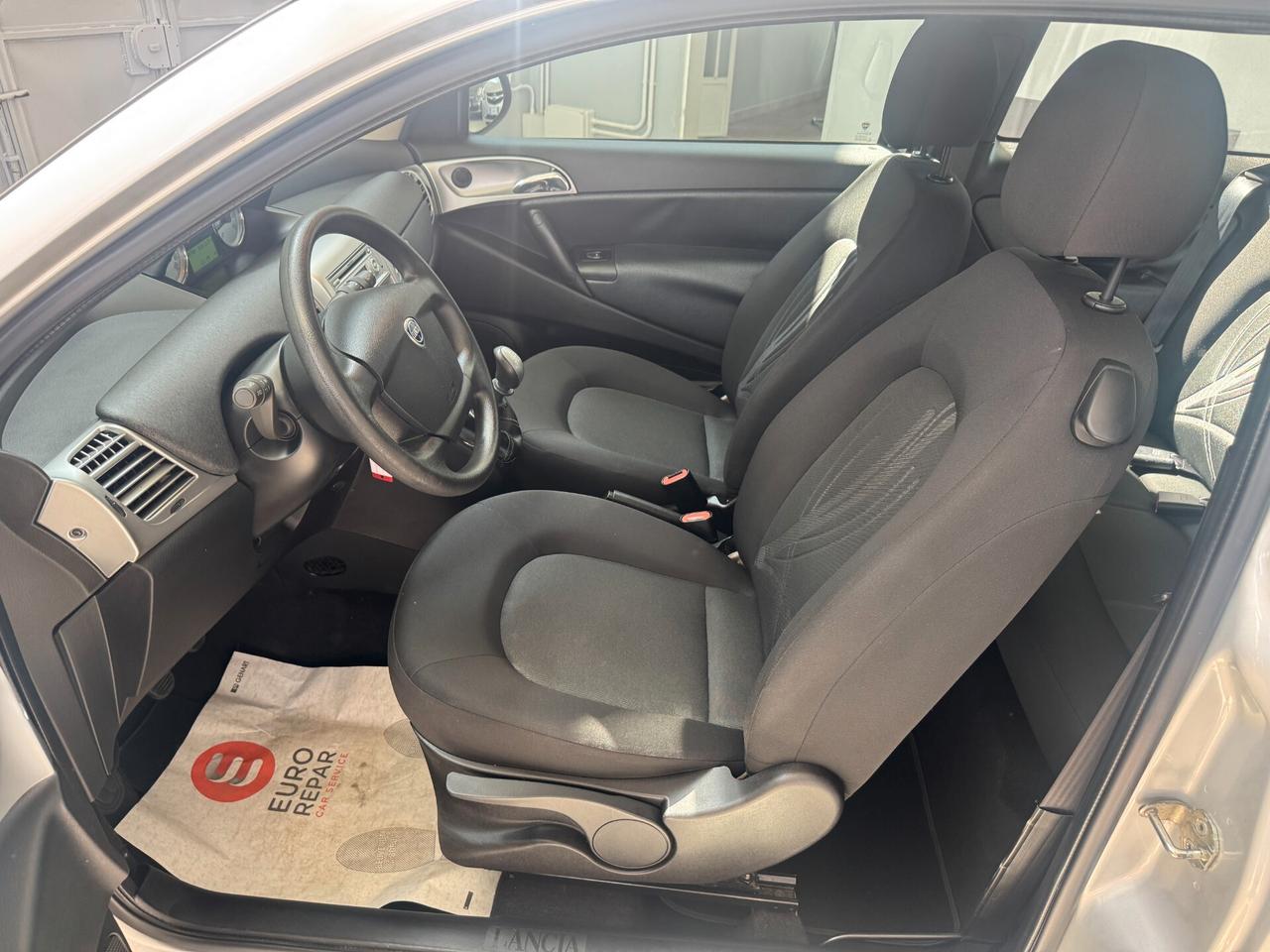 Lancia Ypsilon 1.2 69 CV Unyca