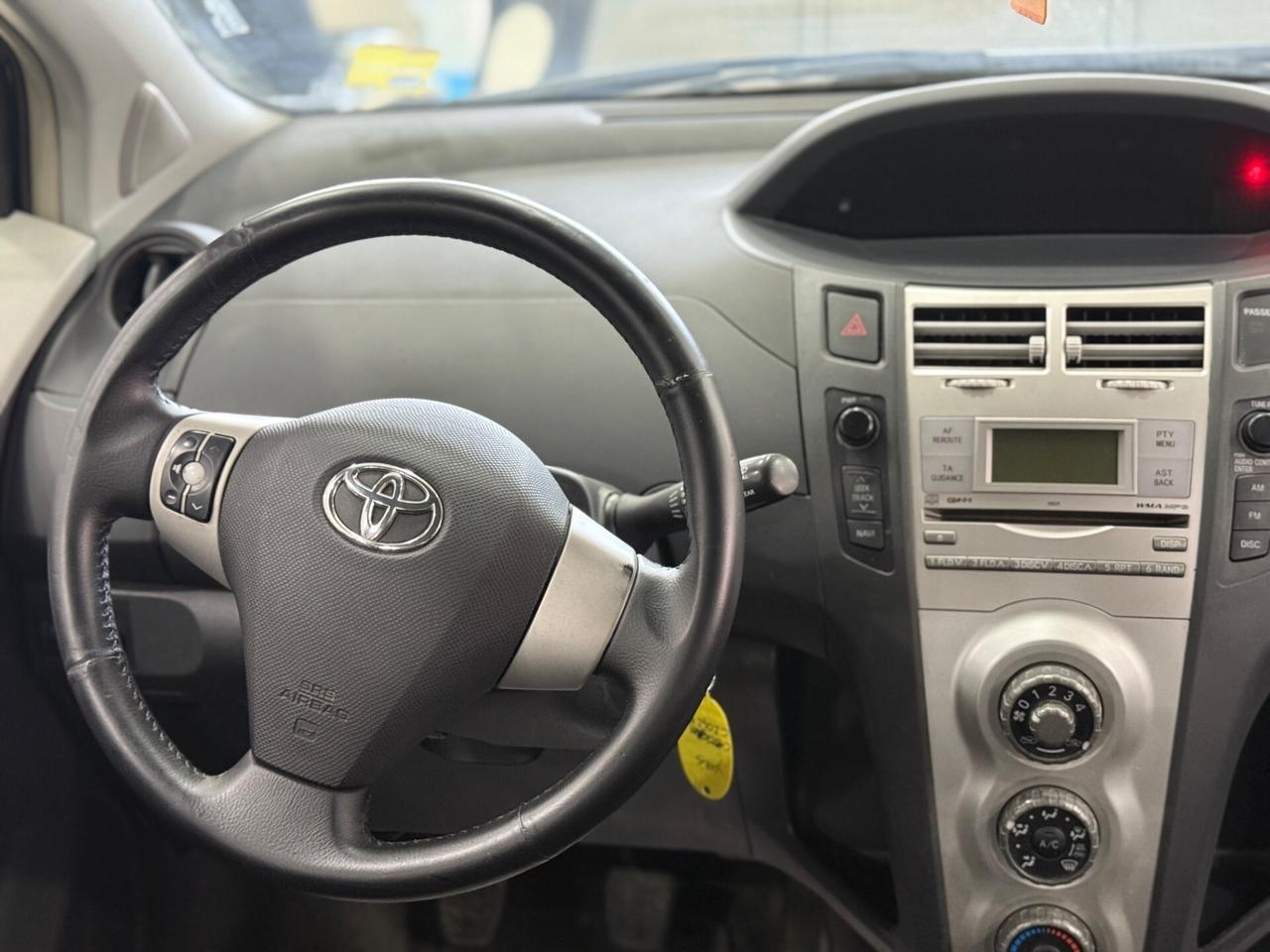 Toyota Yaris 1.0 benzina nuova