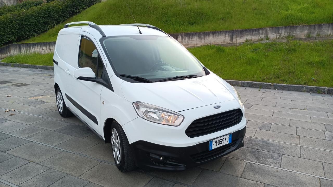 Ford Tourneo Courier 1.5 diesel pari al nuovo