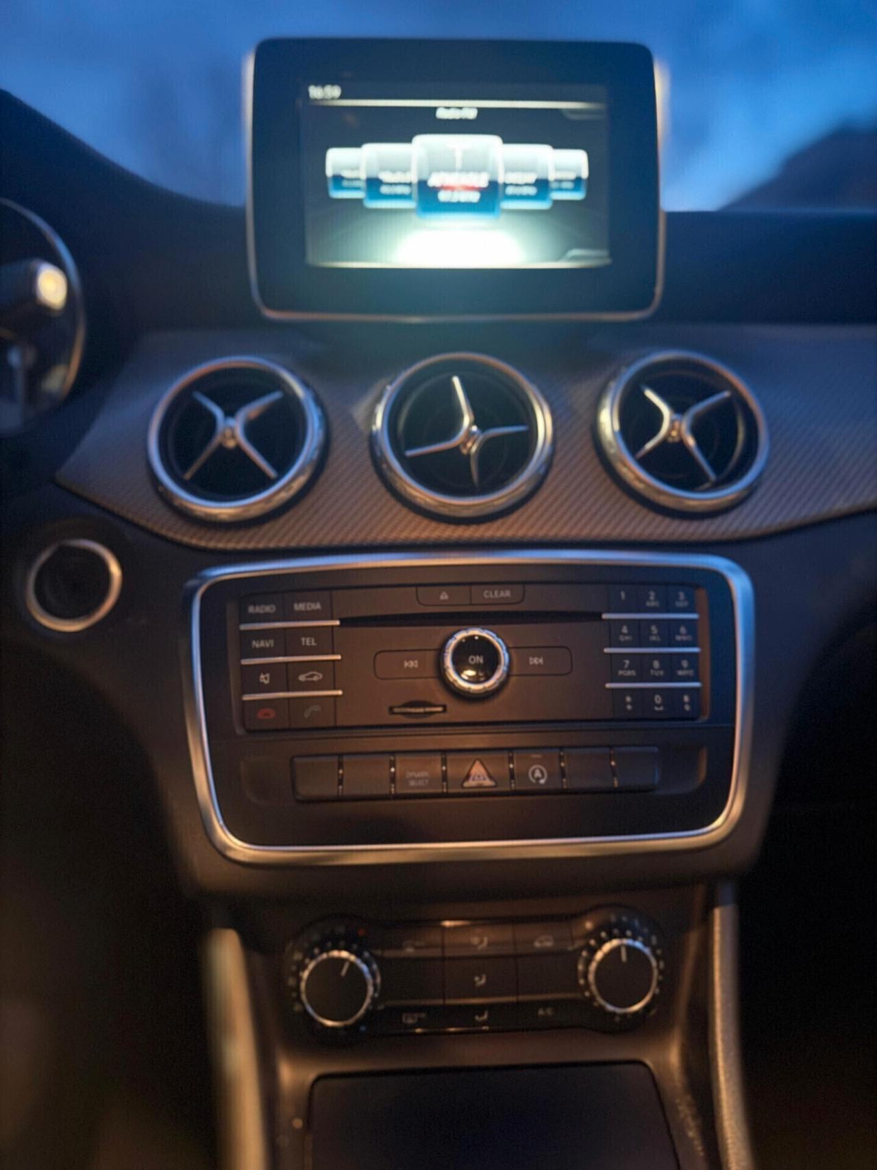 Mercedes-benz GLA 200 D Business