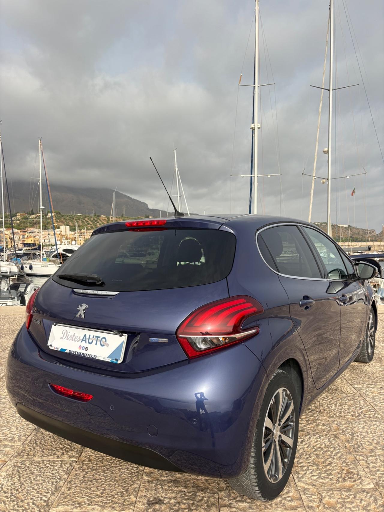 Peugeot 208 già omologata per disabili Allure