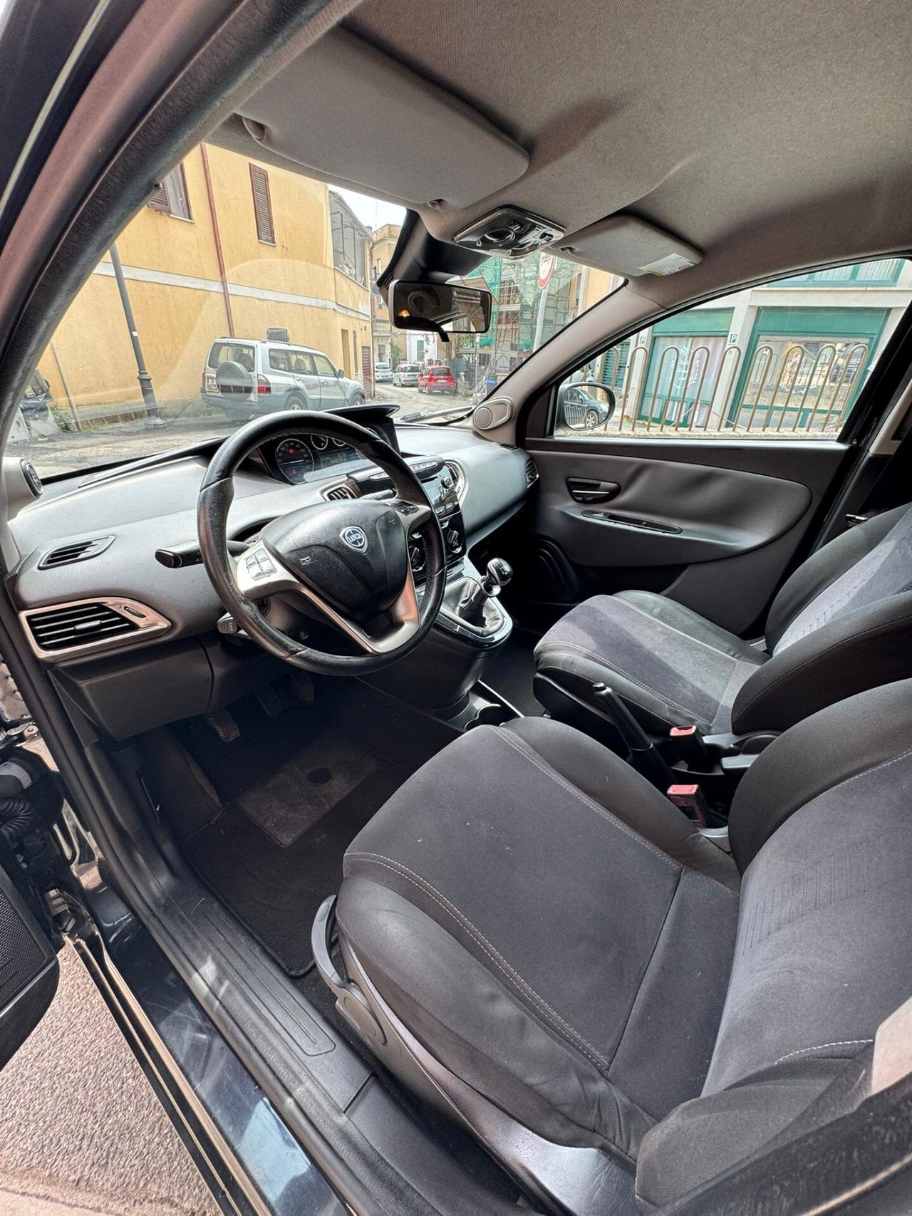 Lancia Ypsilon 1.2 69 CV 5 porte Platinum, NO VINCOLI, TAGLIANDI CERTIFICATI, FRIZIONE NUOVA, FULL OPT.