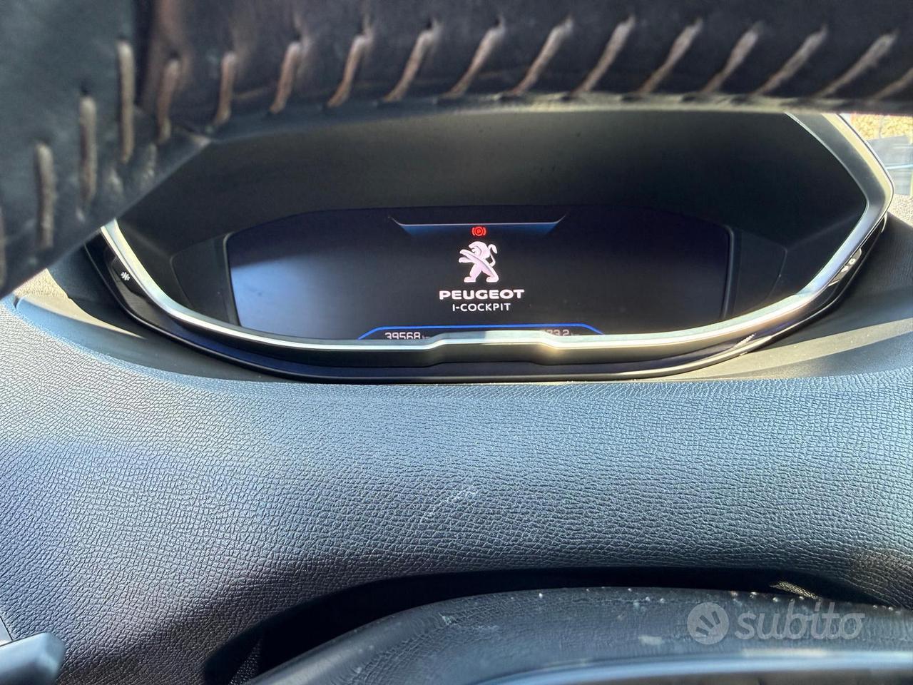 Peugeot 3008 1.5 Allure *CAMBIO AUTOMATICO*