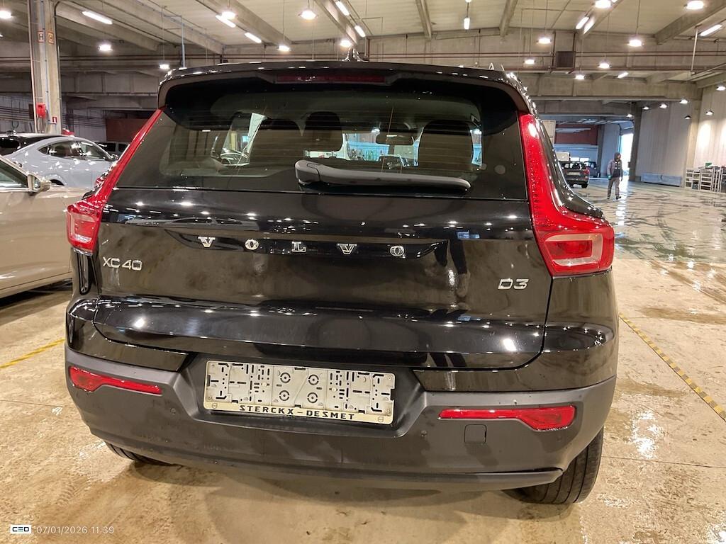 Volvo XC40 2.0D D3 150CV 6M. MOMENTUM CORE ( FARI LED - COCKPIT NAVI CRUISE SENSORI POST. )