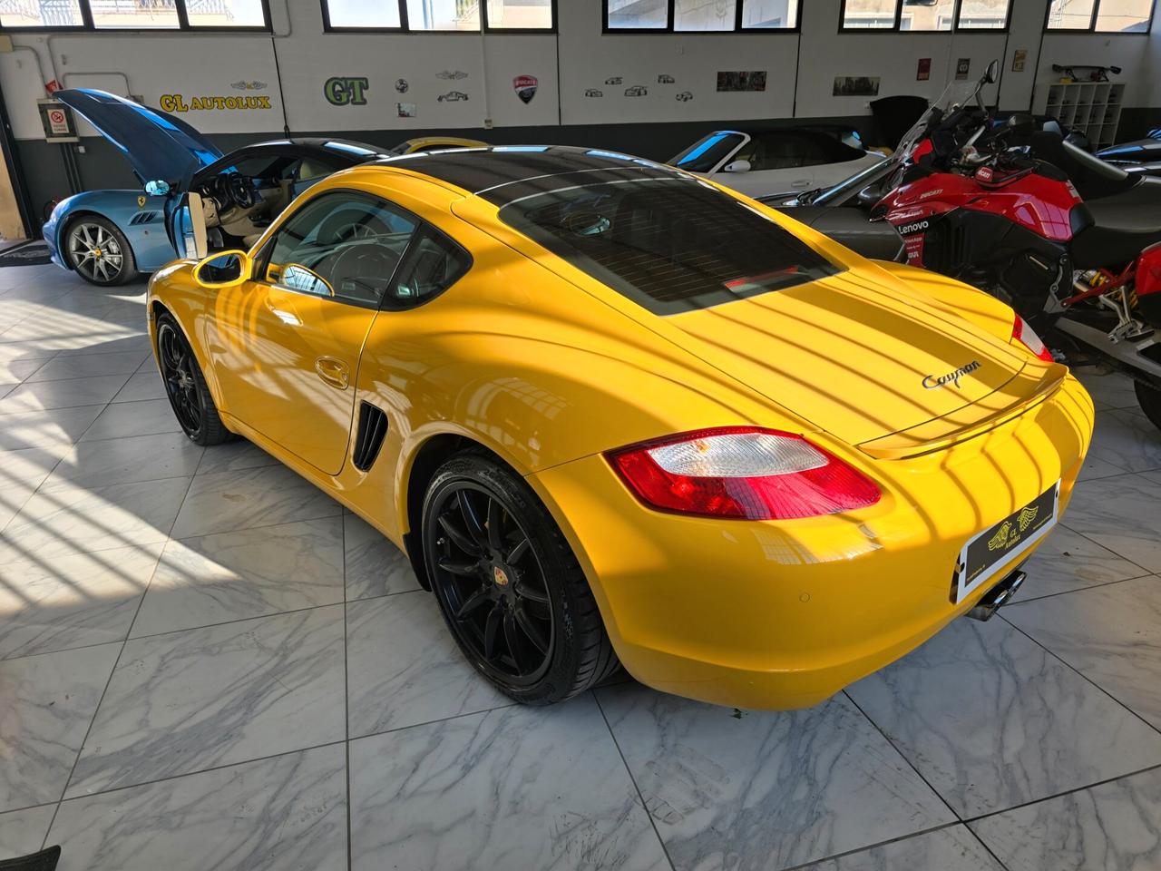 Porsche Cayman 2.7
