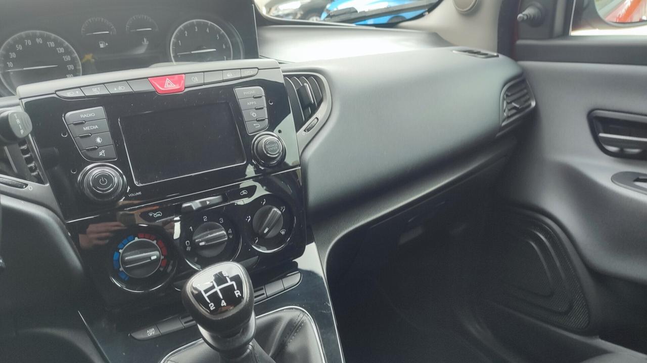 Lancia Ypsilon 1.2 69 CV 5 porte Silver