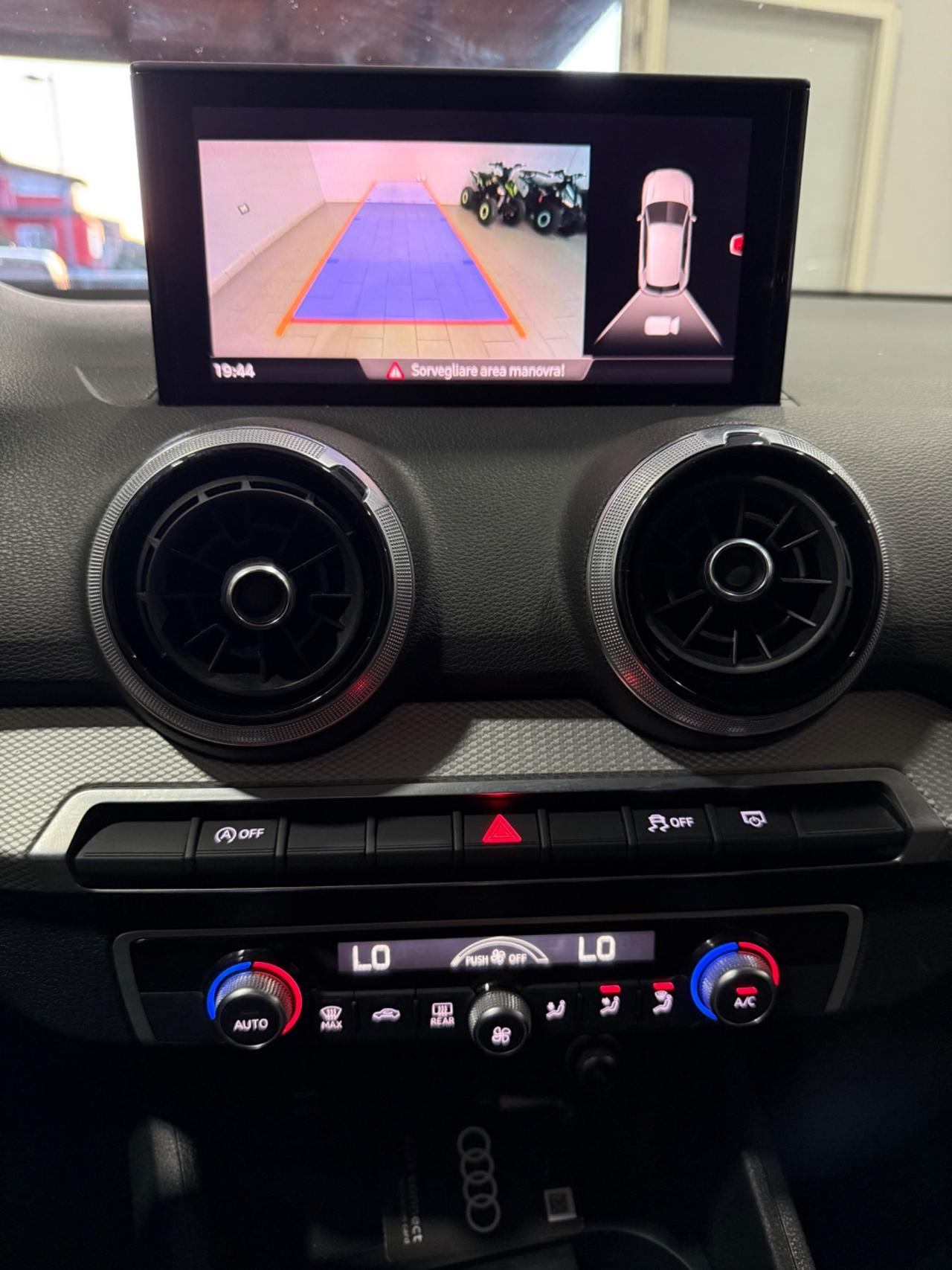 Audi Q2 40 TFSI quattro S tronic Identity Black