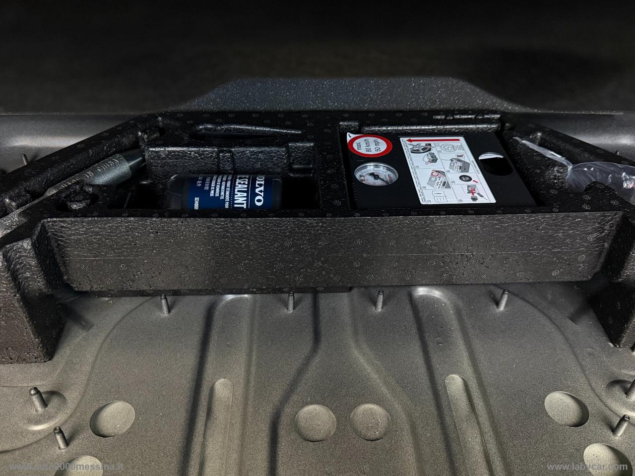 VOLVO XC40 T2 Momentum Core