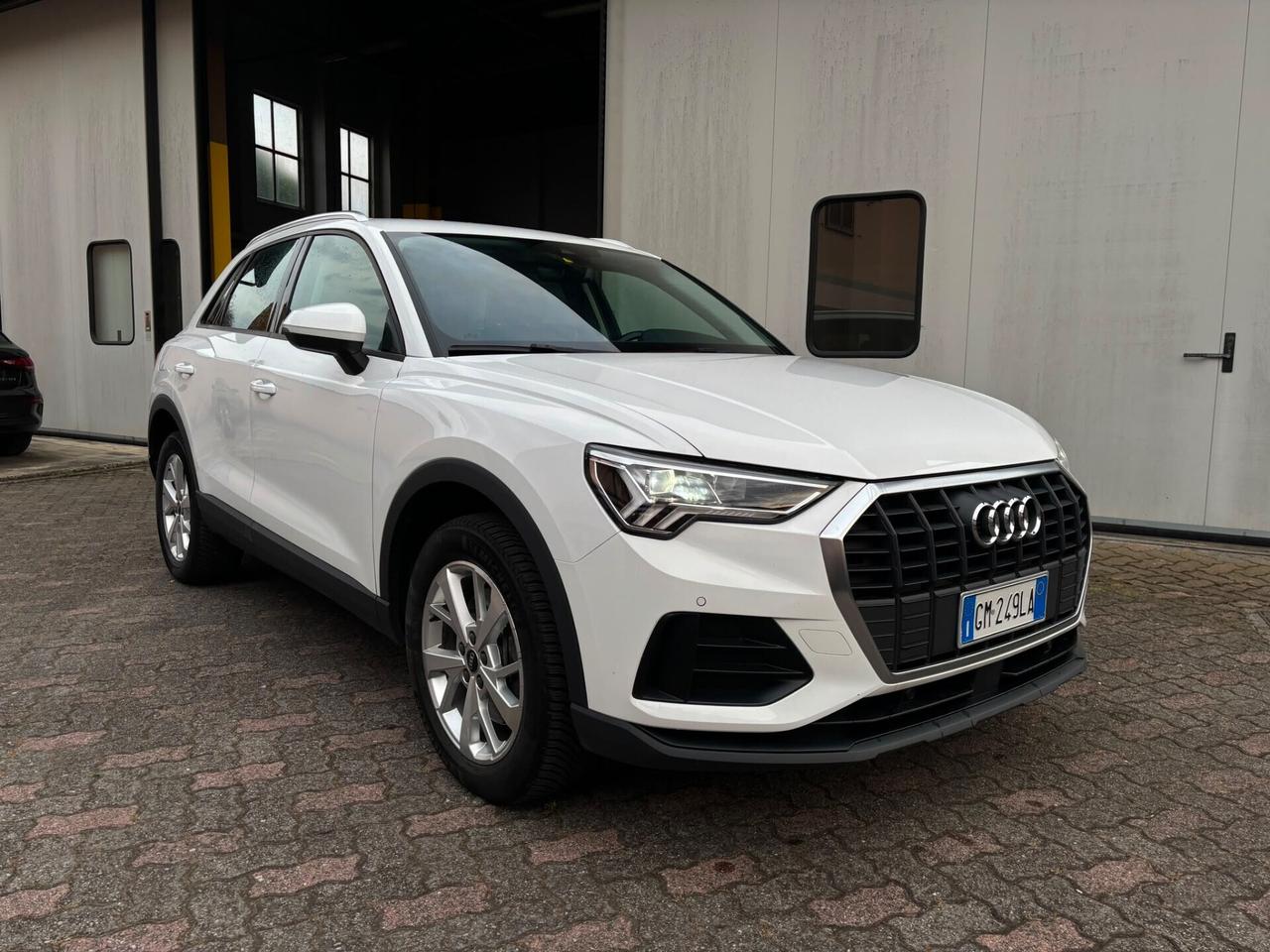 Audi Q3 45 TFSI e S tronic Business