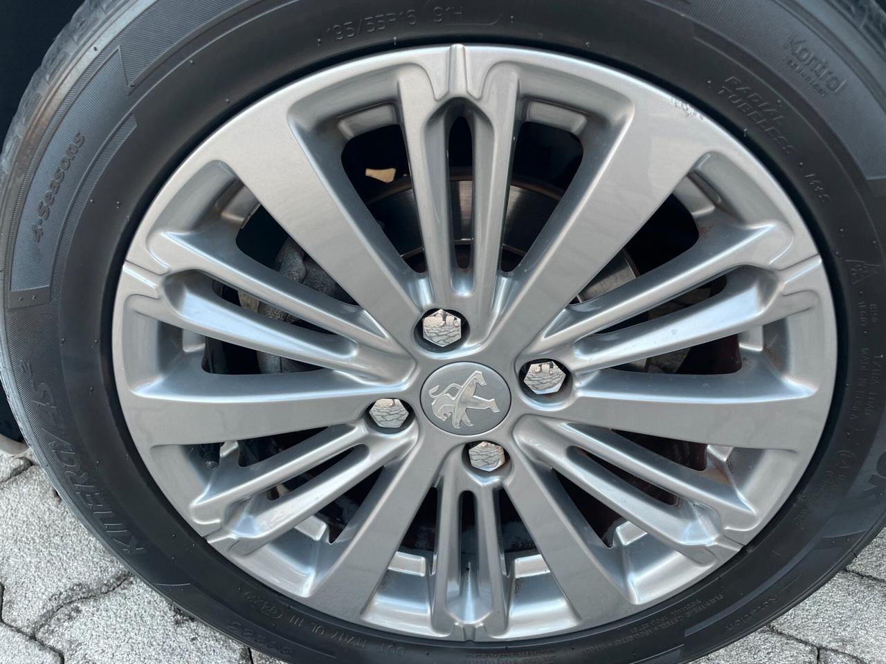 Peugeot 208 PureTech 82 5 porte Allure CINGHIA NUOVA !!!