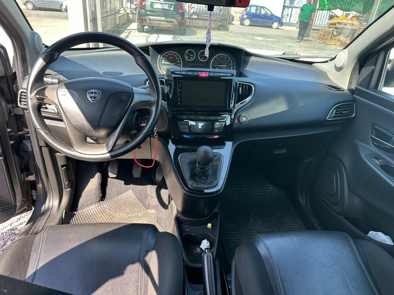 Lancia Ypsilon 1.2 69 CV Platinum Block Shaft