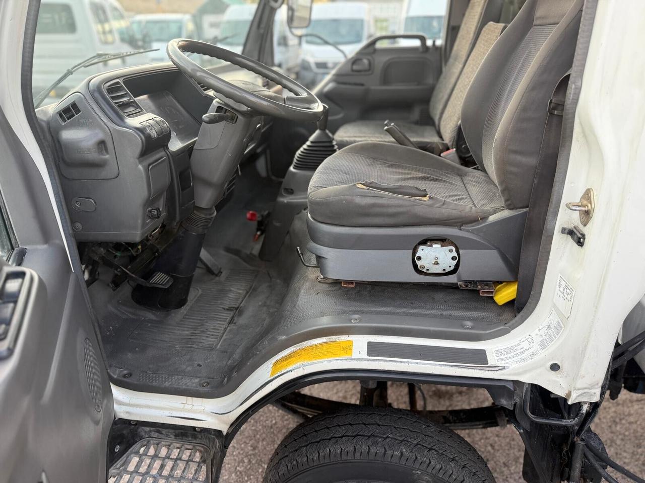 ISUZU NPR69L CON GRU BONFIGLIOLI