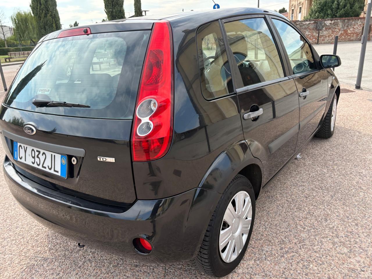 Ford Fiesta 1.4 TDCi 5p. Neo patentati