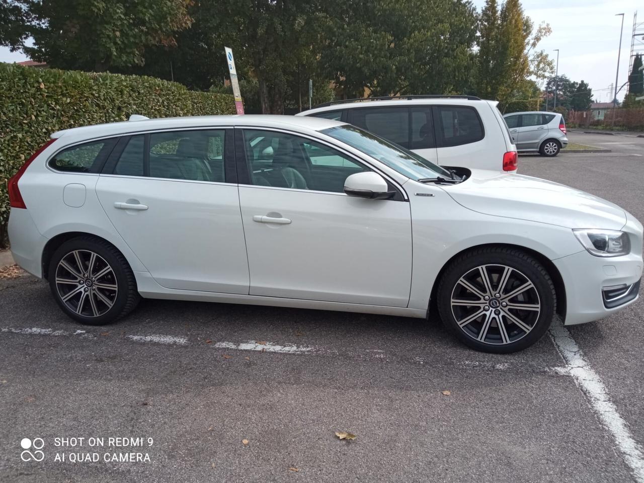 VOLVO V60 D6 Twin Engine Geartronic Momentum