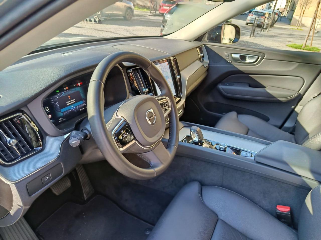 Volvo XC 60 Plus Dark 2.0 B4 MHEV #9159