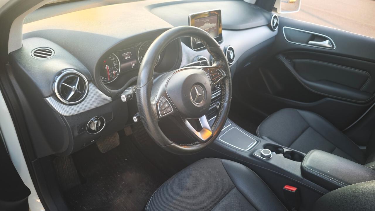 Mercedes-benz B 200 d Automatic Executive leggi
