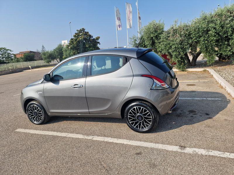 LANCIA Ypsilon 1.0 firefly hybrid Platino s&s 70cv