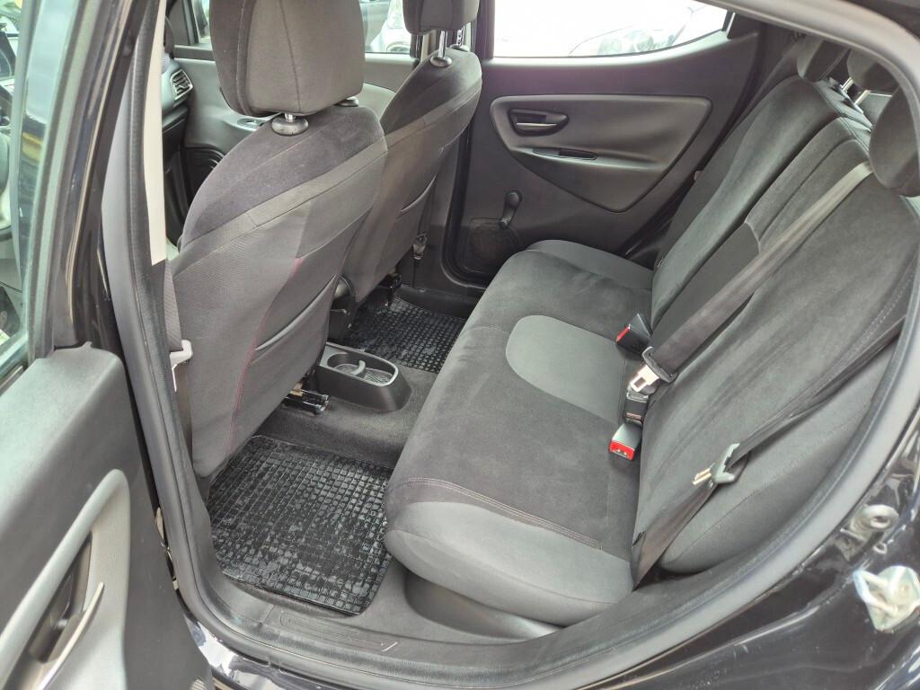 Lancia Ypsilon 1.2 69 CV GOLD UNICOPROPRI