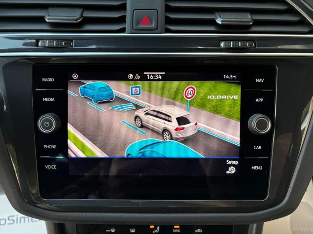 VOLKSWAGEN Tiguan 2.0 TDI 150 CV SCR DSG R-Line LUCI AMBIENTE