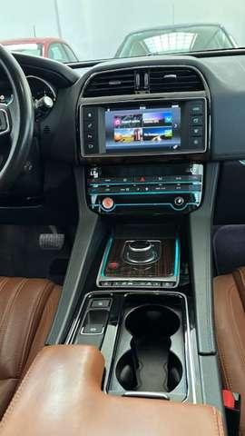 Jaguar F-Pace F-Pace 2016 2.0d Portfolio AWD 180cv auto-tetto pan-autom-