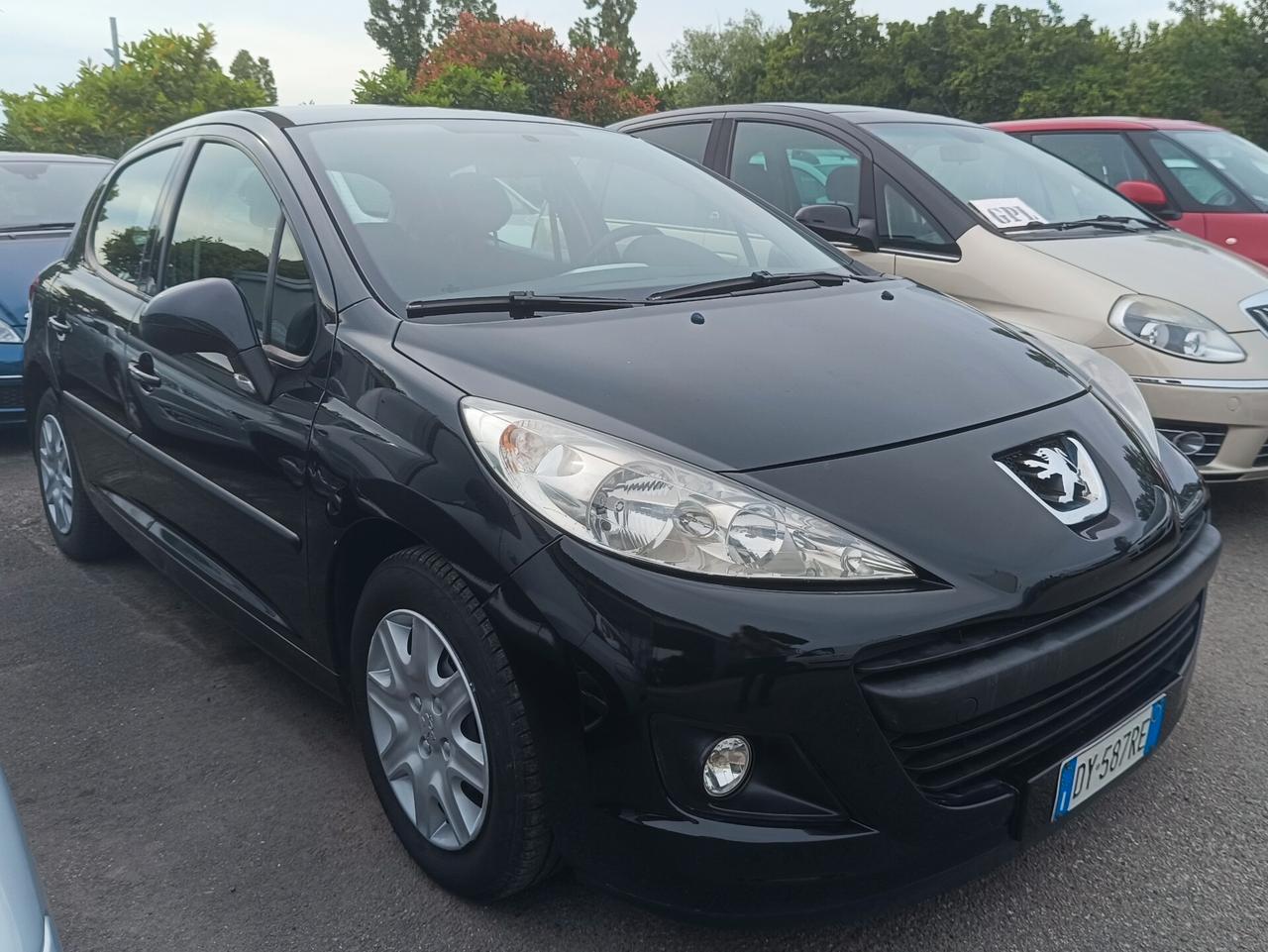 Peugeot 207 1.4 benzina