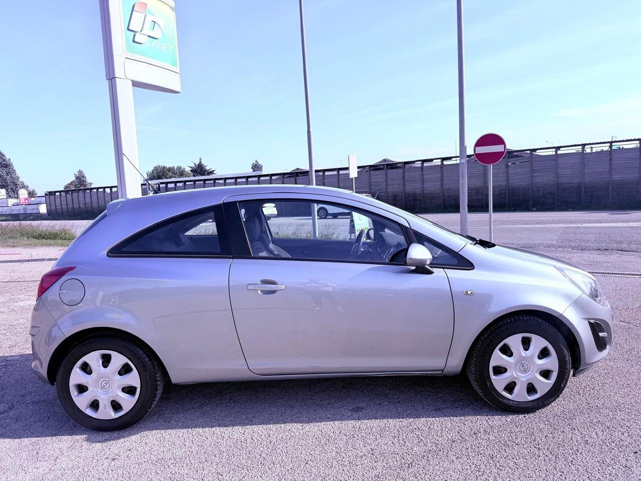 Opel Corsa 1.4 16V 3 porte b-color Ok neopatentati