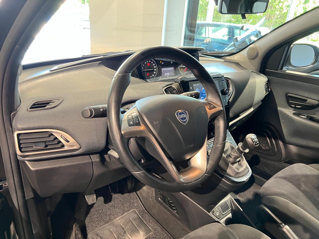 Lancia Ypsilon 1.0 FireFly 5 porte S&S Hybrid Gold