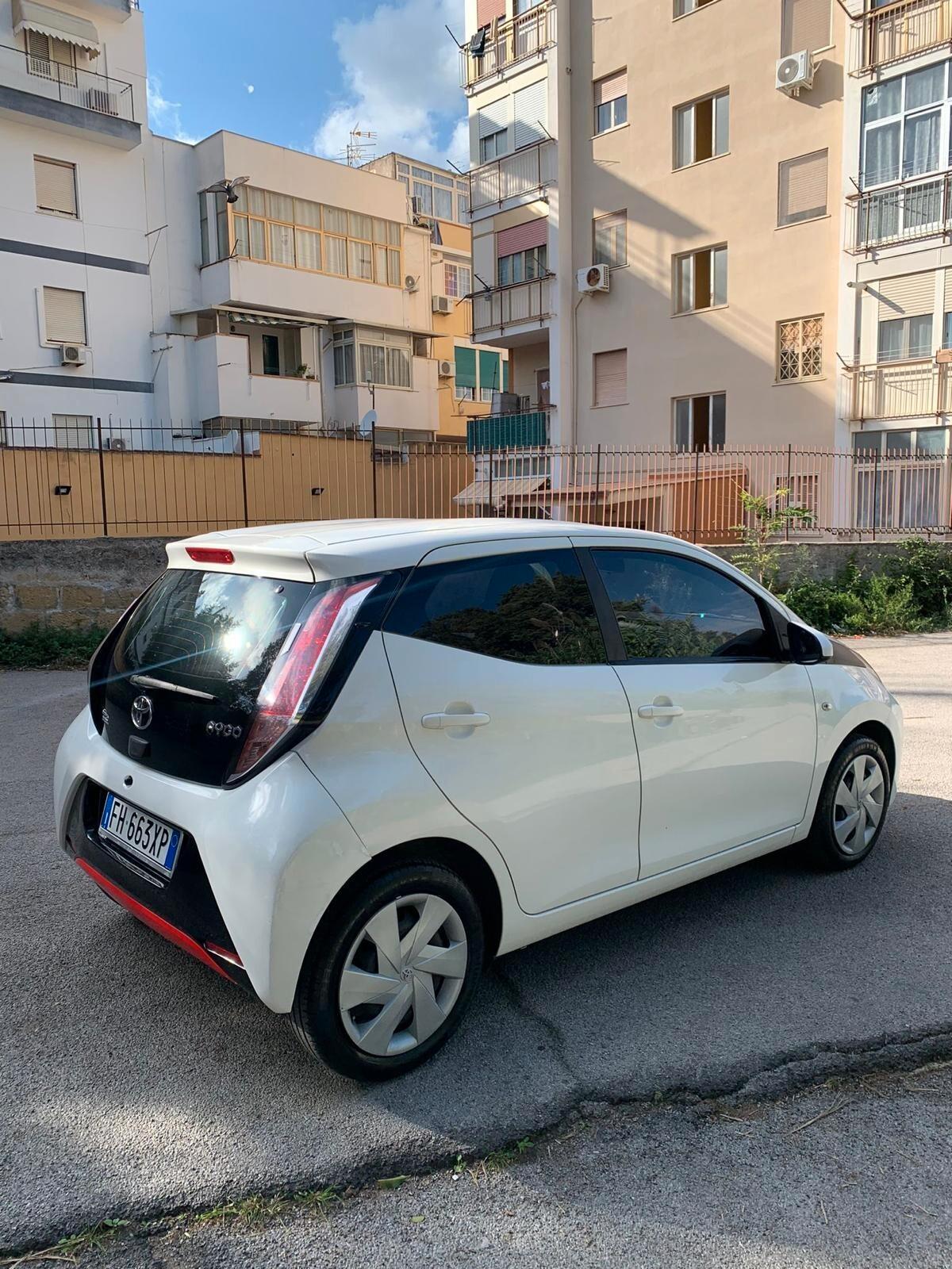 Toyota Aygo 1.0 VVT-i 69 CV 5 porte x-cool TSS