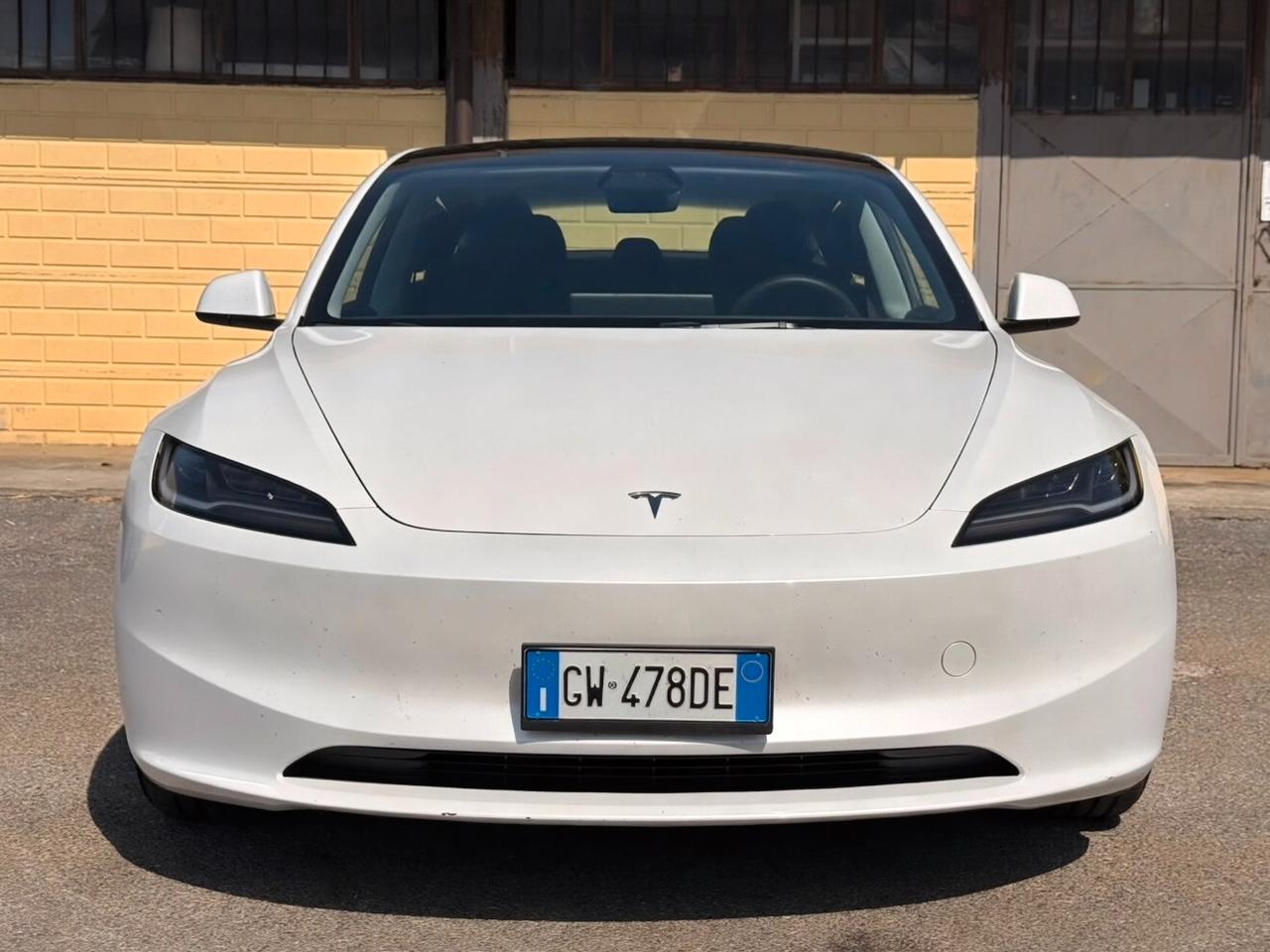 Tesla Model 3 Restyling Highland Premium