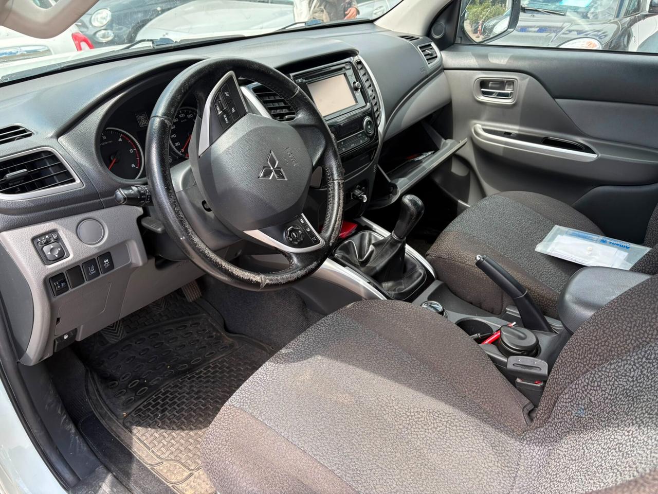 Mitsubishi L200 2.4 DI-D/181CV Club Cab Intense Hp Mivec
