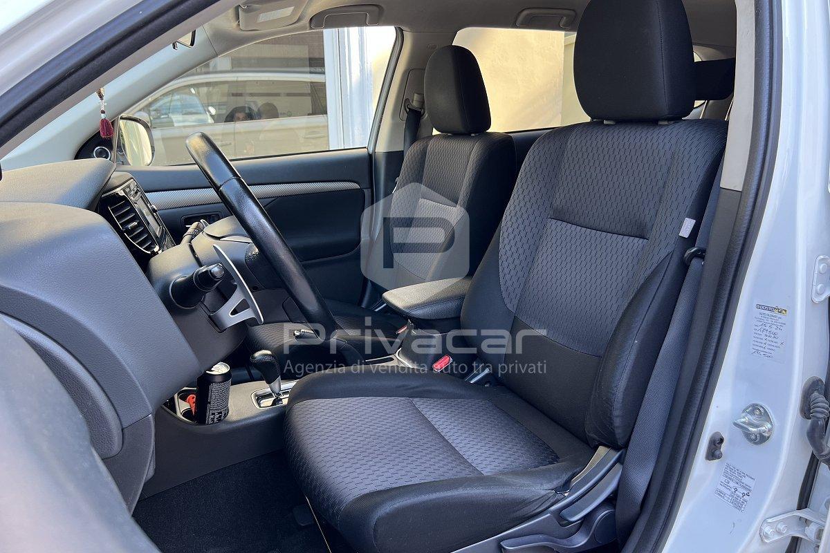 MITSUBISHI Outlander 2.2 DI-D 4WD Instyle 7p.