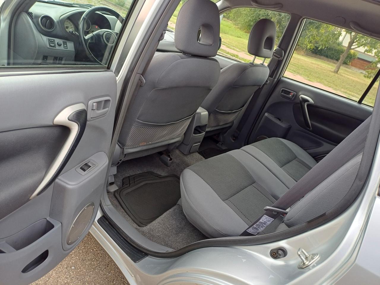 Toyota RAV 4 RAV4 2.0 Tdi D-4D cat 5 porte Sol