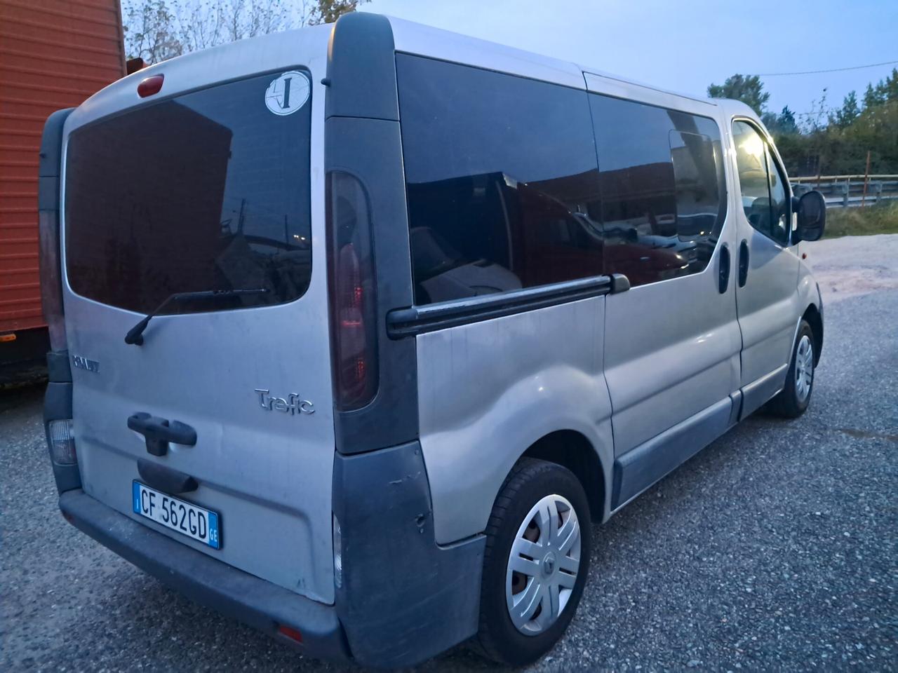 VIVARO 6 POSTI AUTOCARRO